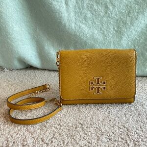 Tory Burch Britten Crossbody Purse Leather Mustard Yellow Chain Wallet Bag Gold